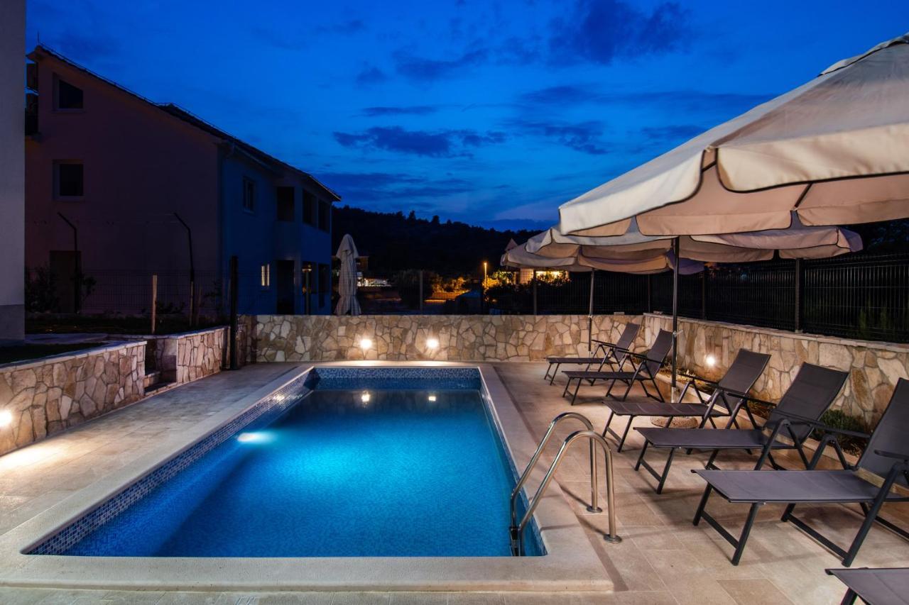 Luxury Apartments Alkar With Swimming Pool Ražanj Esterno foto