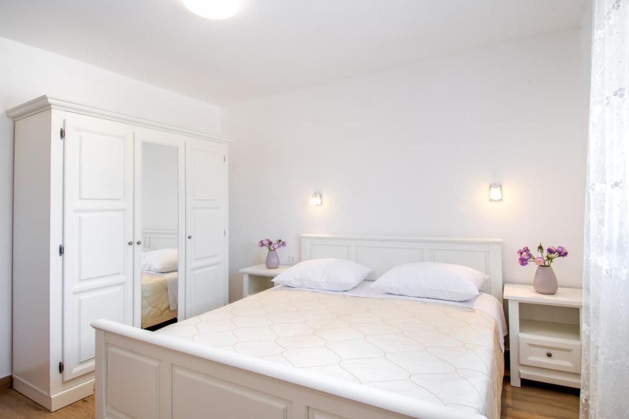 Luxury Apartments Alkar With Swimming Pool Ražanj Esterno foto