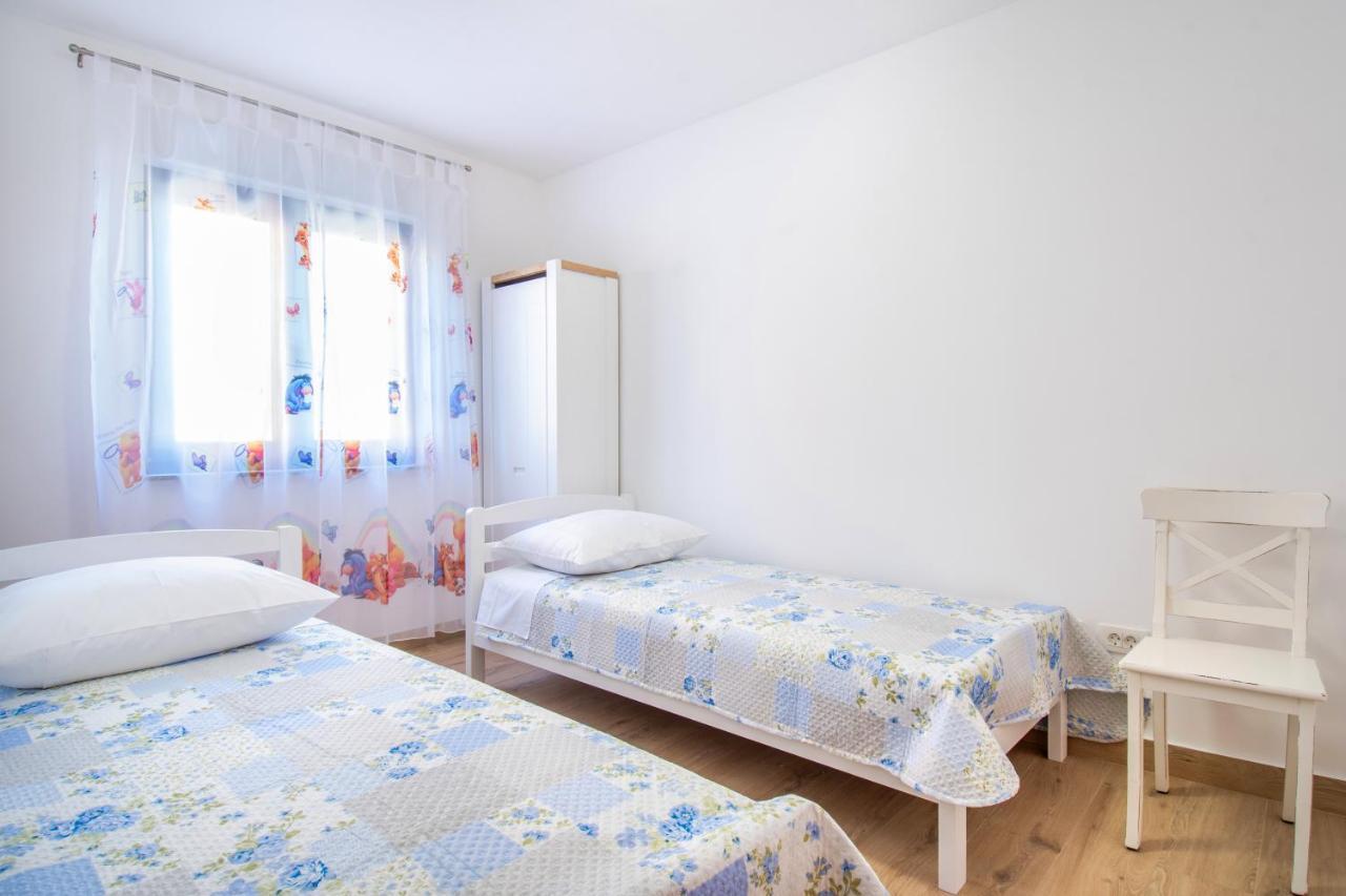 Luxury Apartments Alkar With Swimming Pool Ražanj Esterno foto