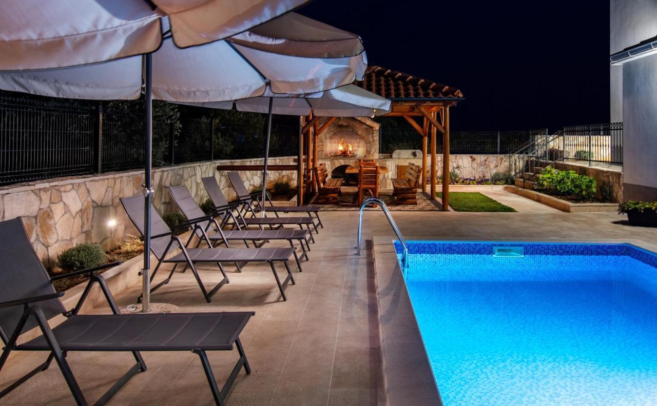 Luxury Apartments Alkar With Swimming Pool Ražanj Esterno foto