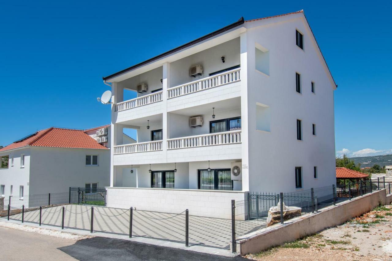 Luxury Apartments Alkar With Swimming Pool Ražanj Esterno foto