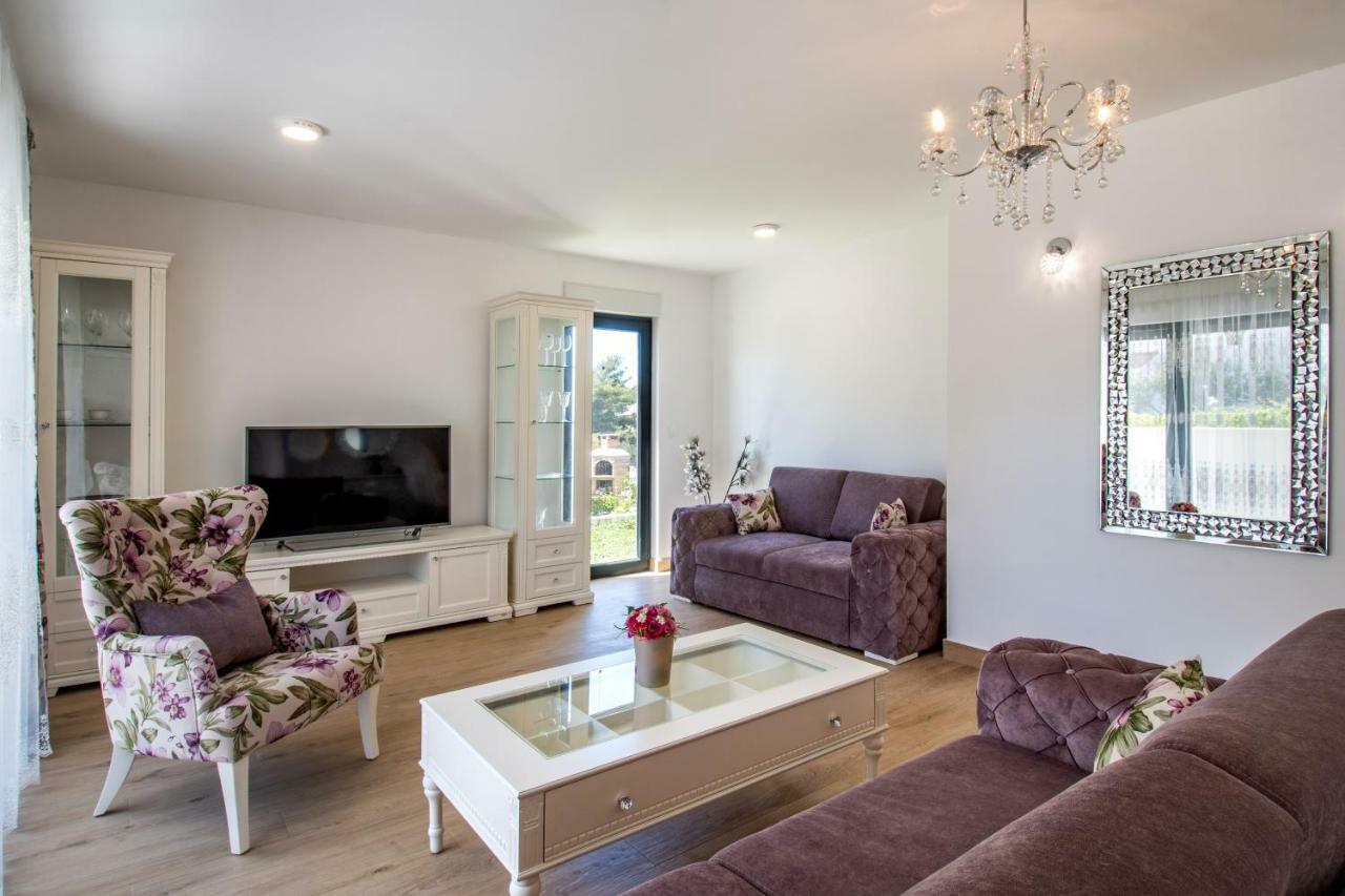 Luxury Apartments Alkar With Swimming Pool Ražanj Esterno foto