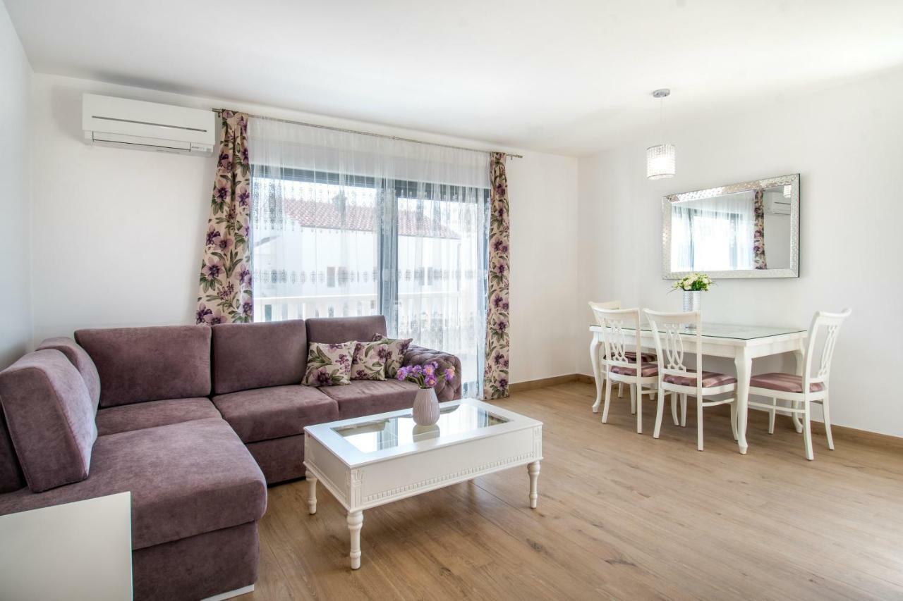 Luxury Apartments Alkar With Swimming Pool Ražanj Esterno foto